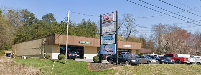 Prime Retail with Stable 5-Tenant Mix: 5403 Western Ave, Knoxville, TN 37921